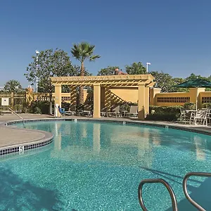 La Quinta & By Wyndham Airport Ontário